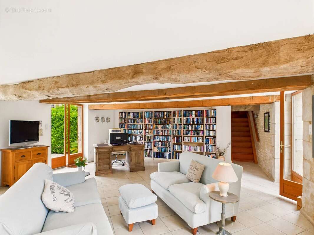 Maison à SAINT-PIERRE-DE-JUILLERS