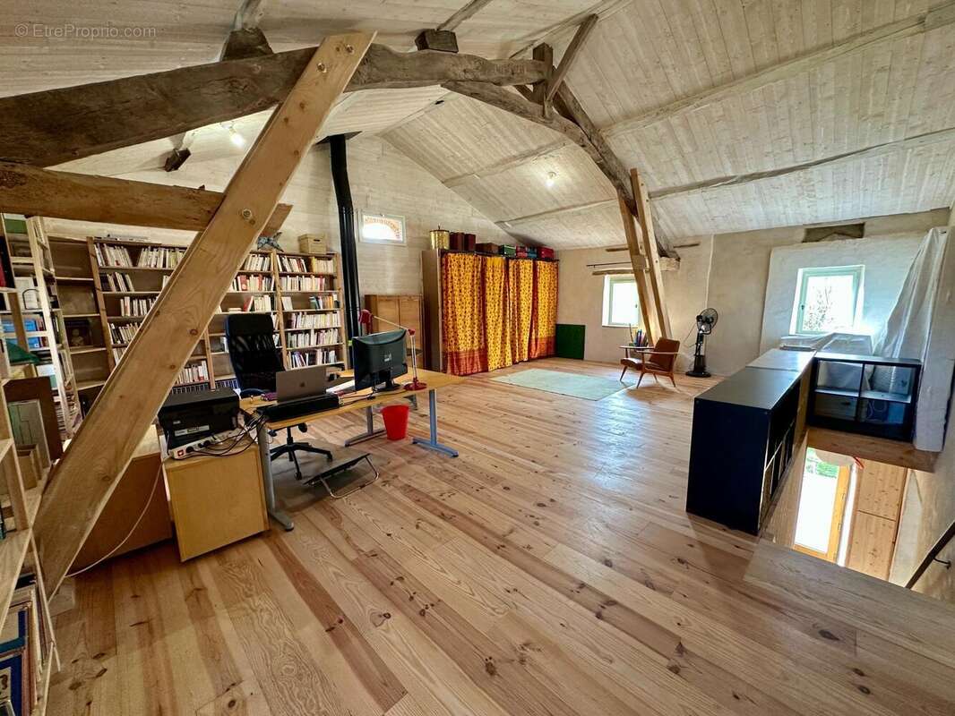 Maison 271 m² à Prades  - photo 6