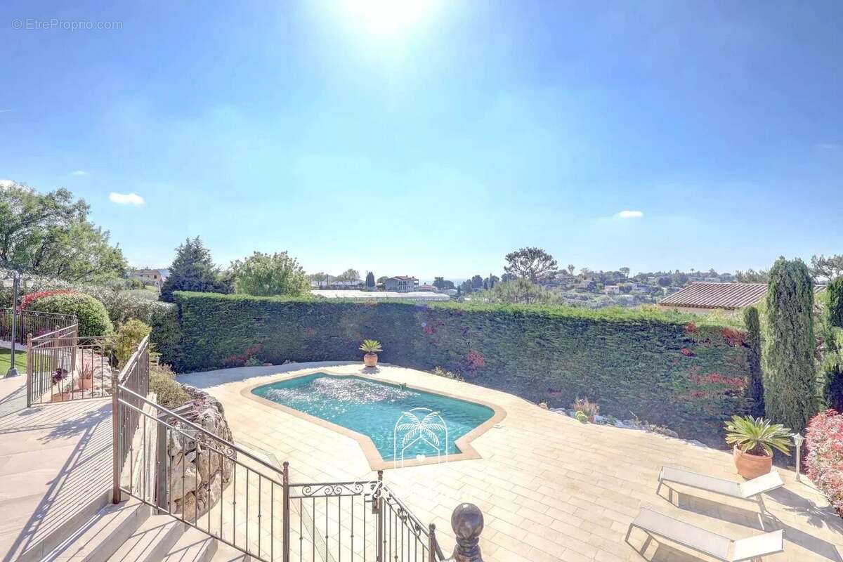 Maison à SAINT-LAURENT-DU-VAR