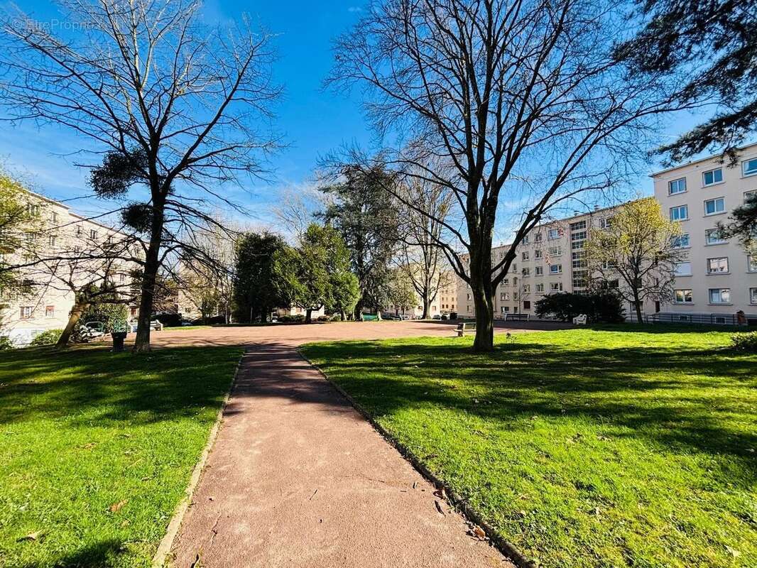 Appartement à BOURG-LA-REINE