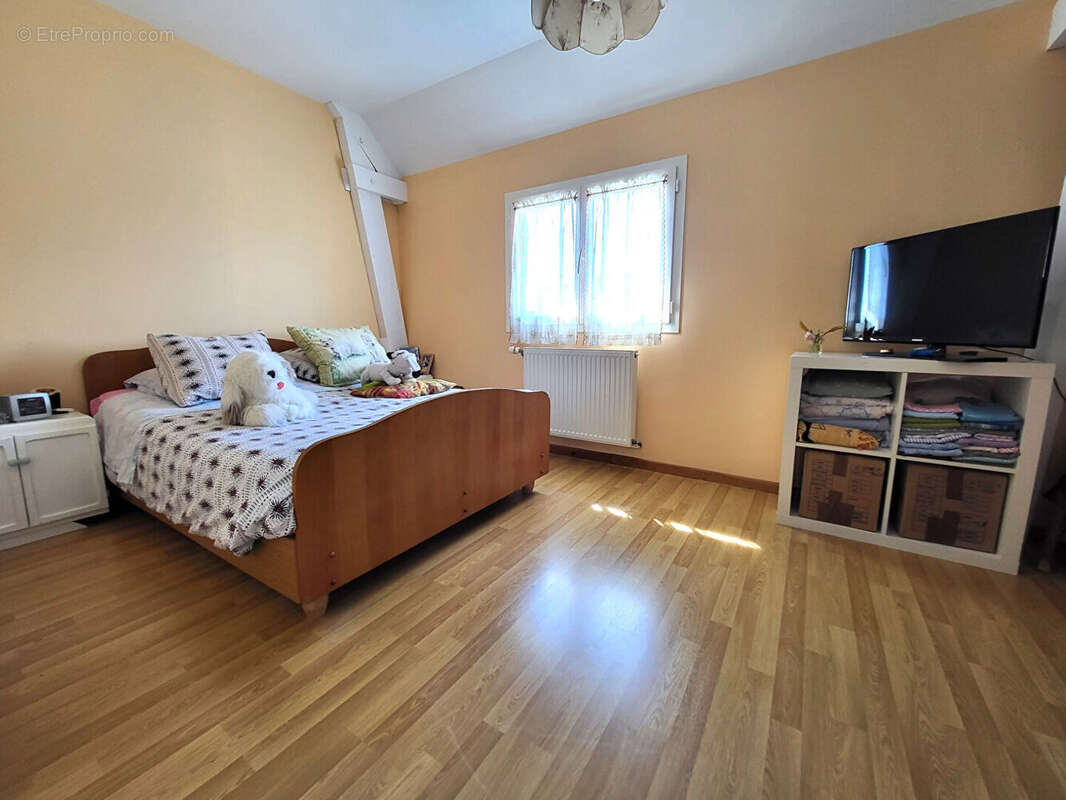 Maison à LES CLAYES-SOUS-BOIS