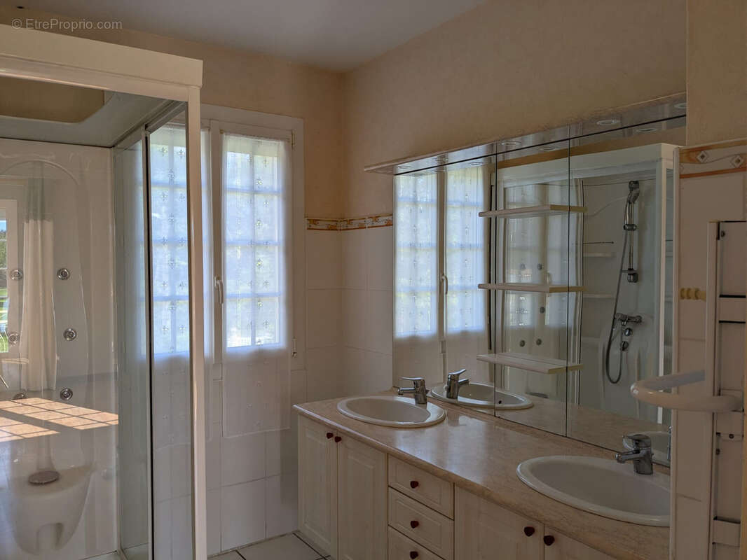 Maison à FONTCOUVERTE