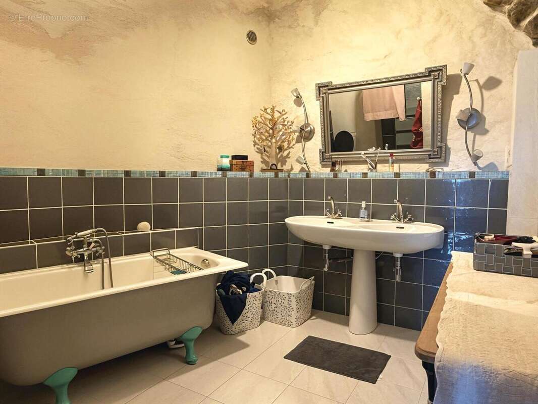   - Maison à VALS-LES-BAINS
