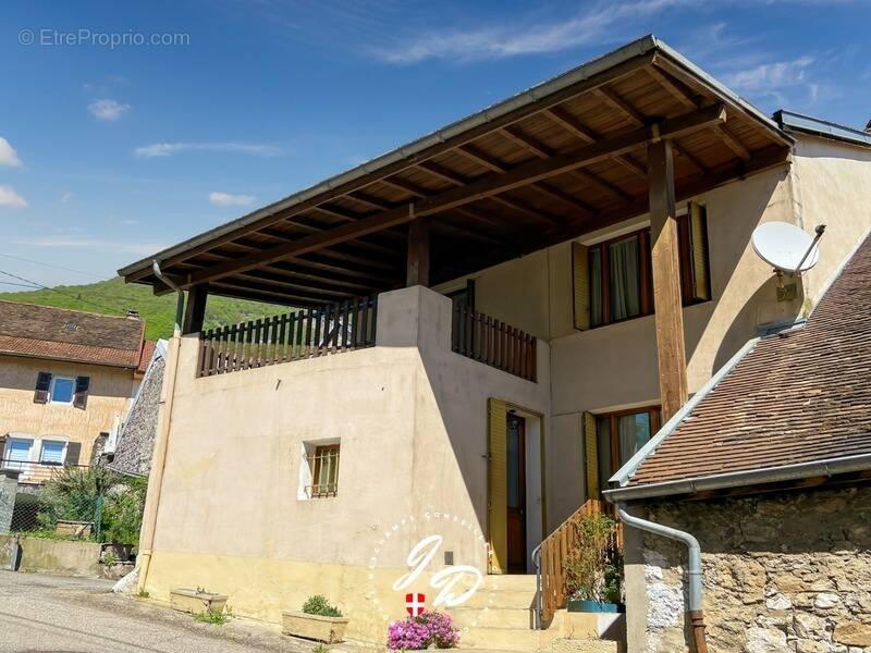 Maison à CULOZ