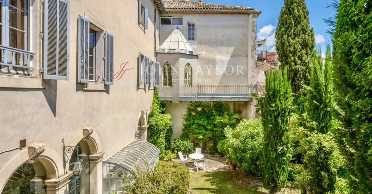 Hôtel particulier en plein cœur de L’Isle-sur-la-Sorgue,. - photo 12