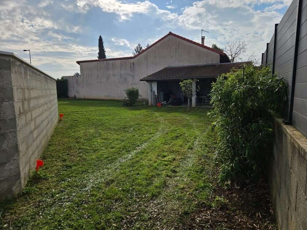 Terrain à DECINES-CHARPIEU