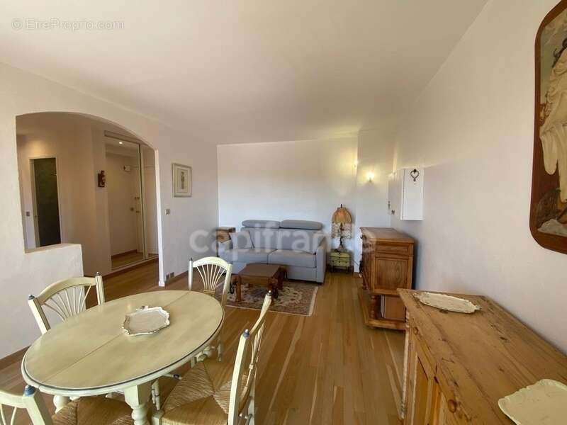 Appartement à vendre 2 pièces HYERES (83) - Port de Hyères - Parking - Terrasses - Cave - photo 4