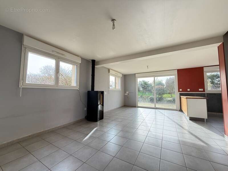 Maison à MESLAY-DU-MAINE