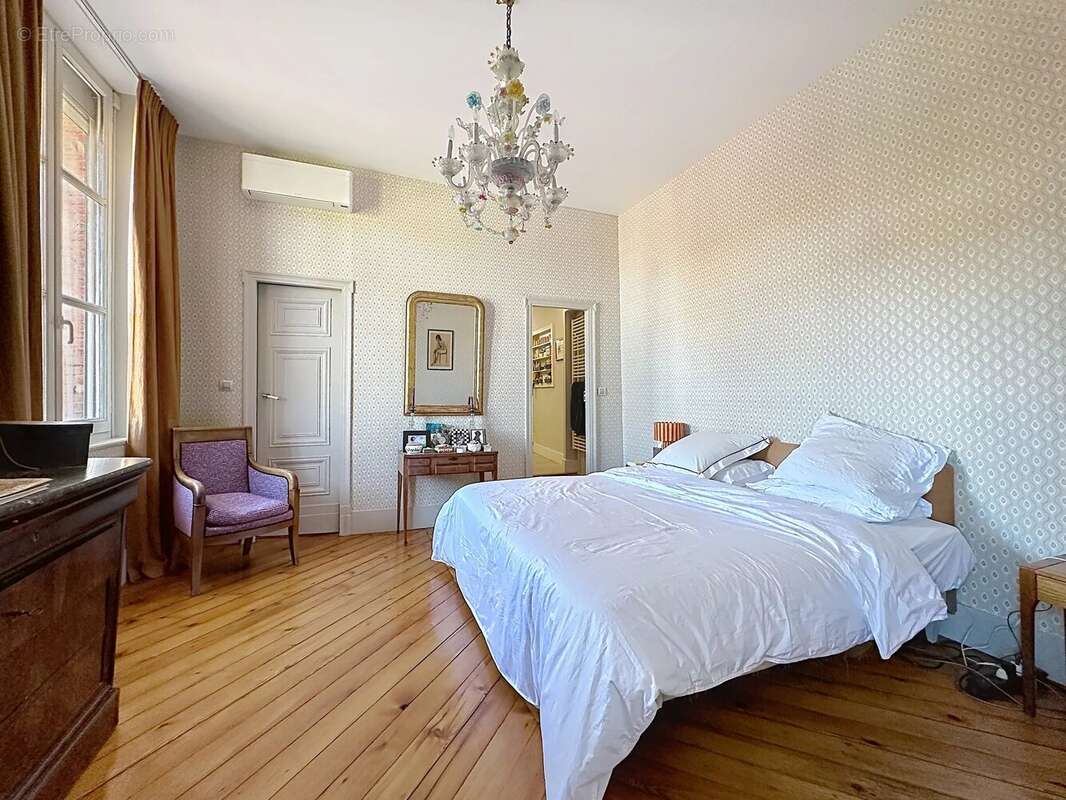 Saint Etienne - Appartement de 135 m². - photo 5