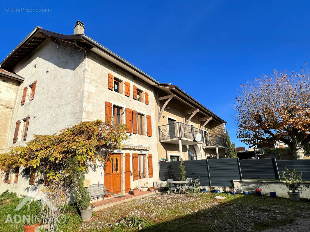 Maison à SAINT-GENIS-POUILLY