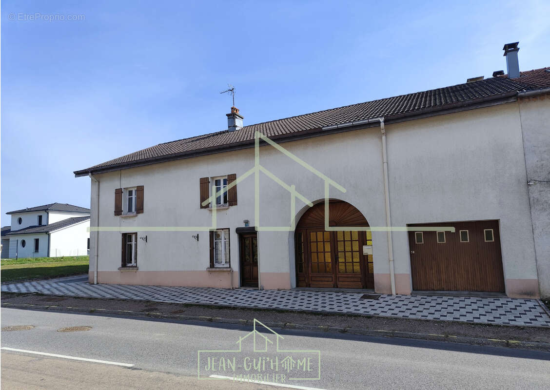 Maison à DOUNOUX