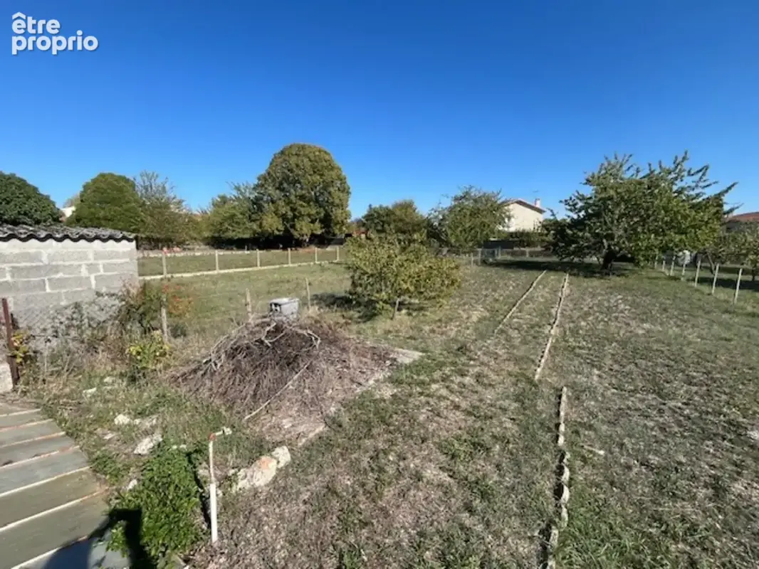 Terrain centre-ville de  SAINT JEAN D'ANGELY (17) - photo 2