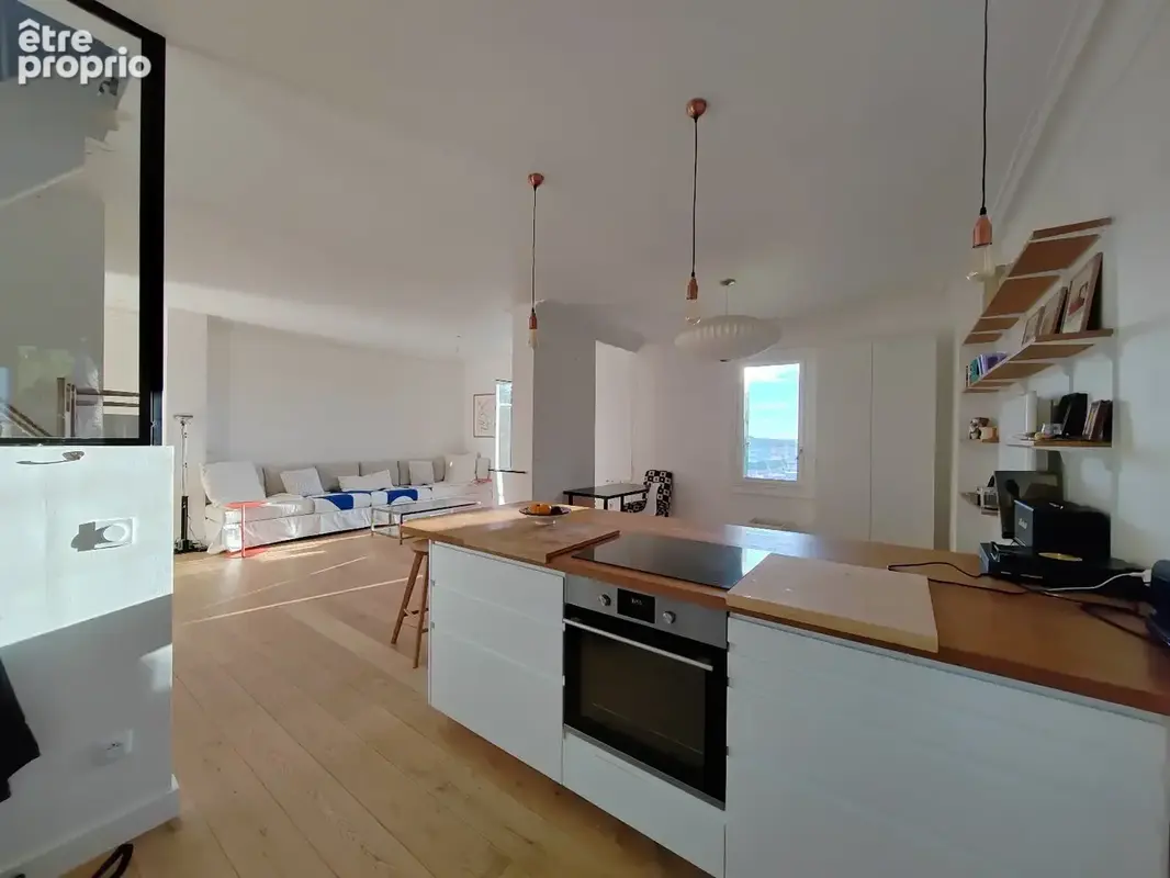 Coup de cur :Appartement en dernier étage d'une maison de maître, vue dégagée, jardin & dépendance - photo 3
