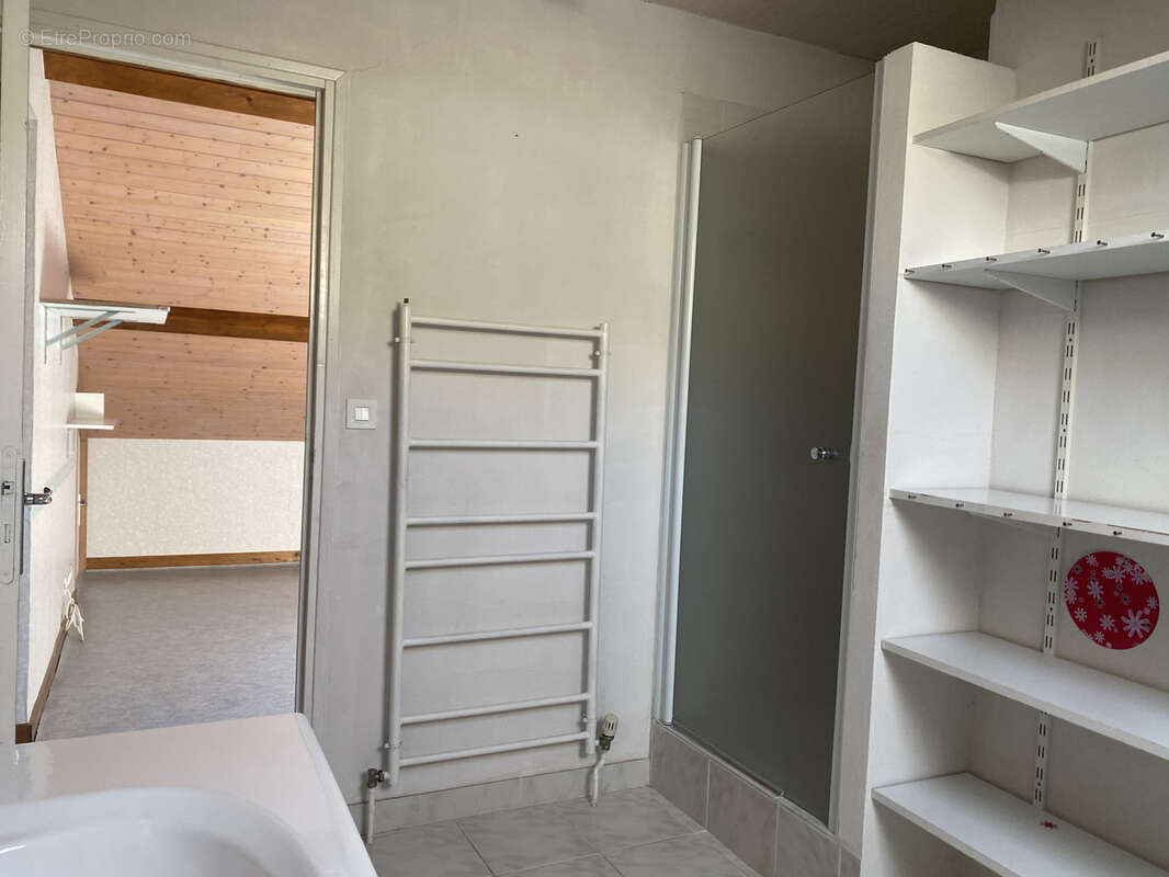 Maison à AVIGNON-LES-SAINT-CLAUDE