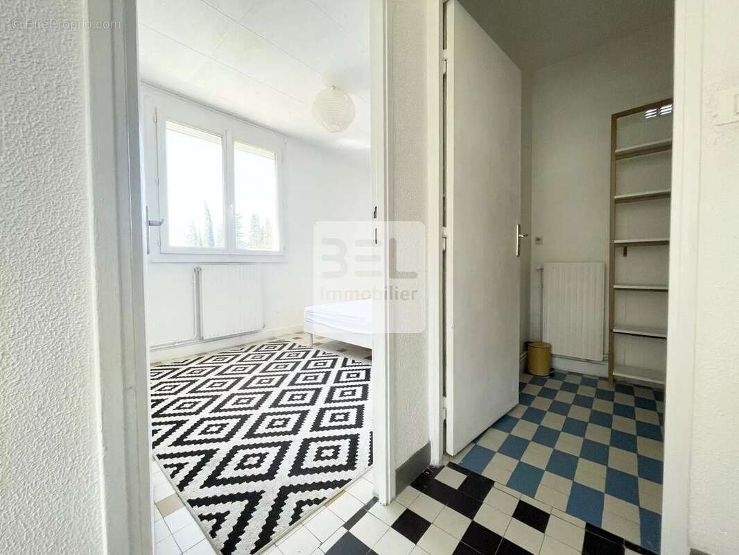 Appartement à BAGNOLS-SUR-CEZE