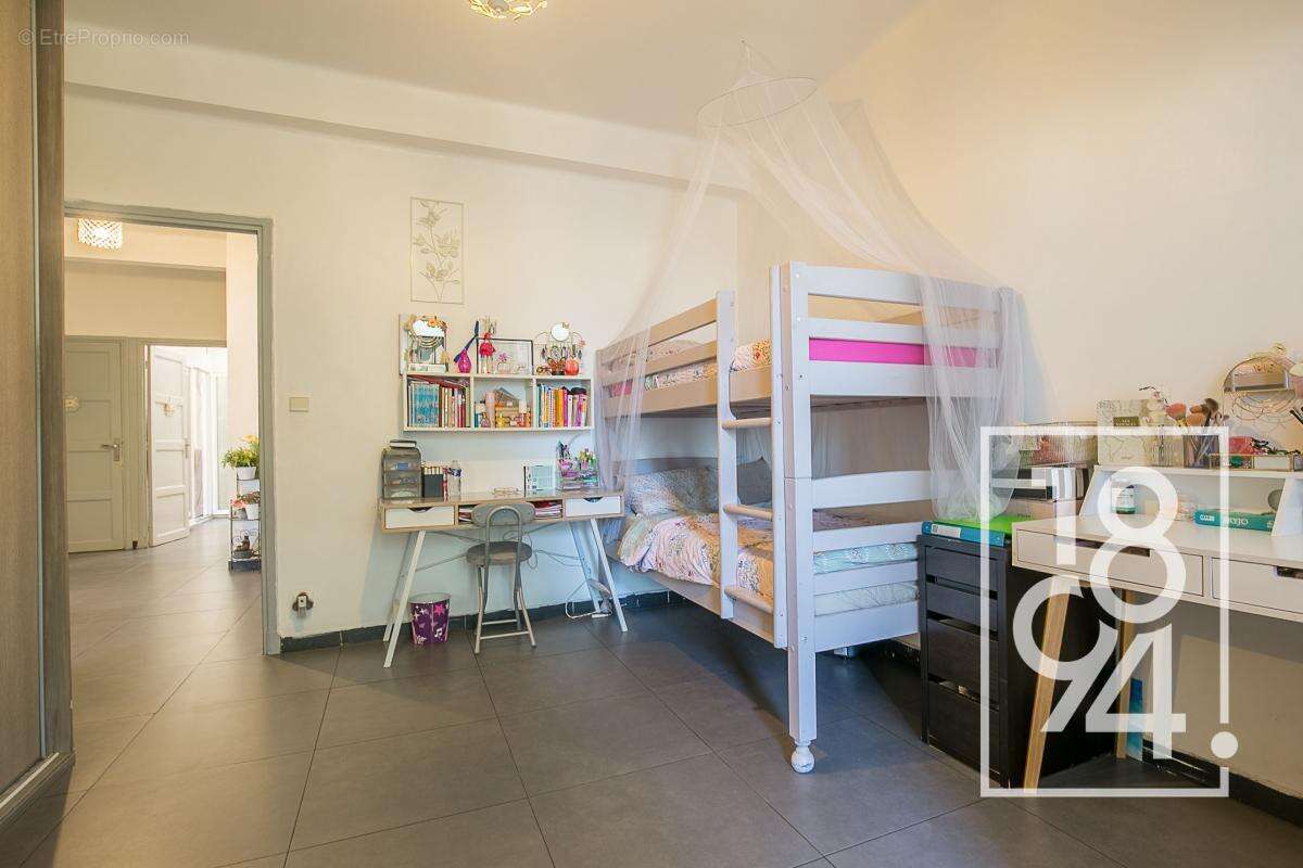 Appartement à MARSEILLE-3E