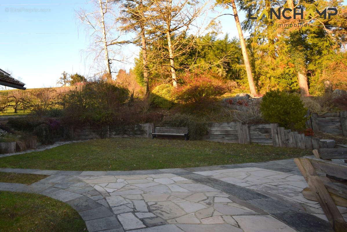 Maison de caractère avec jardin et grange - photo 2