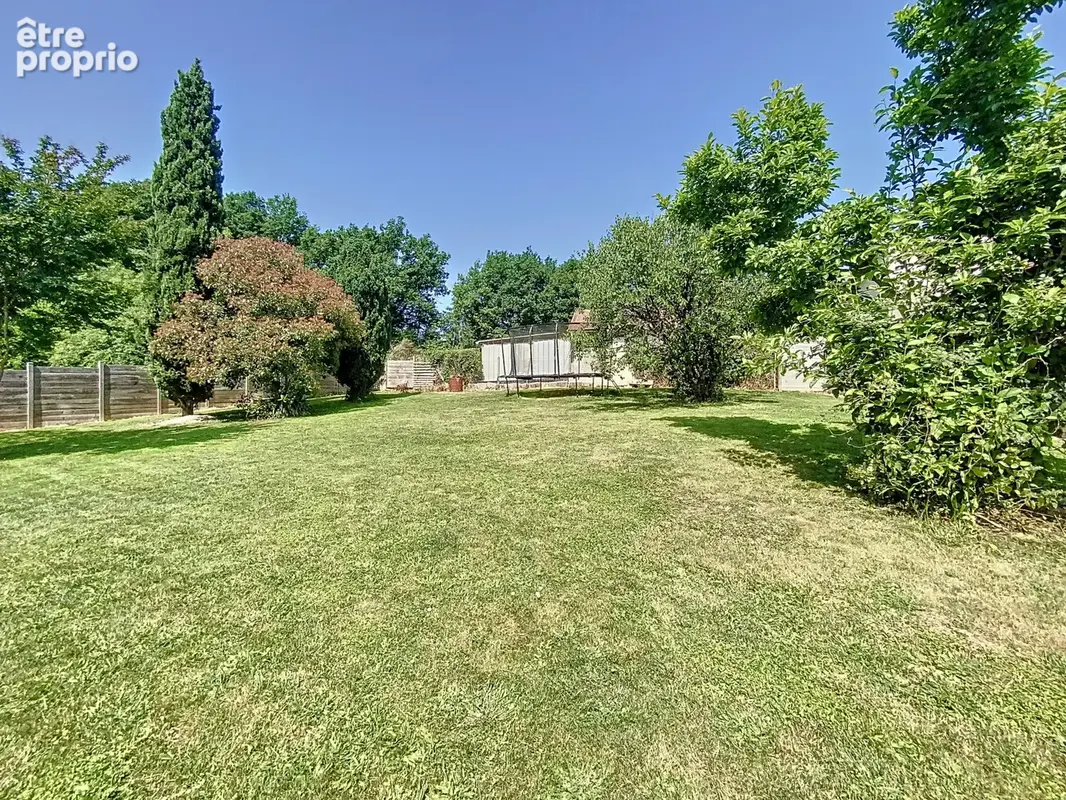 Maison de bourg avec grand terrain et piscine - photo 2