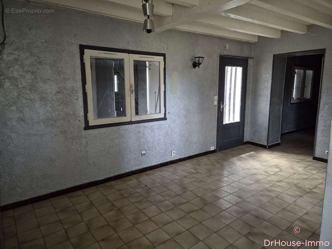 Appartement à VEAUCHE