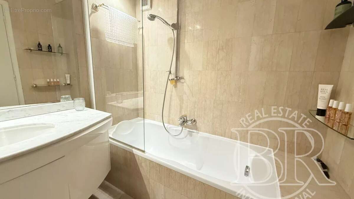 Appartement à VALLAURIS