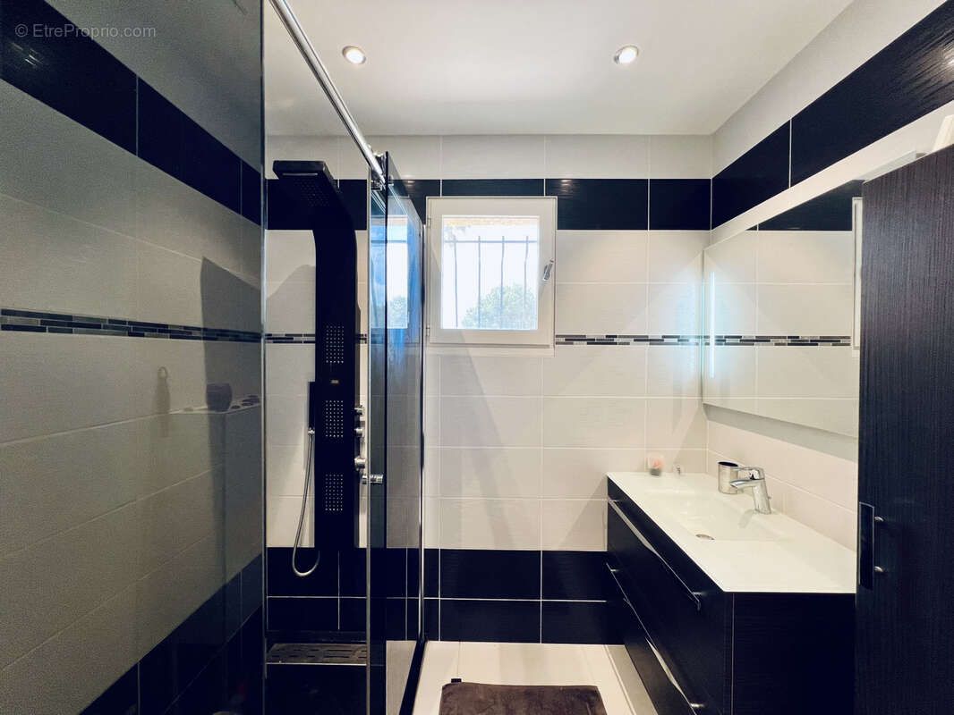 Maison à SAINT-LAURENT-DU-VAR