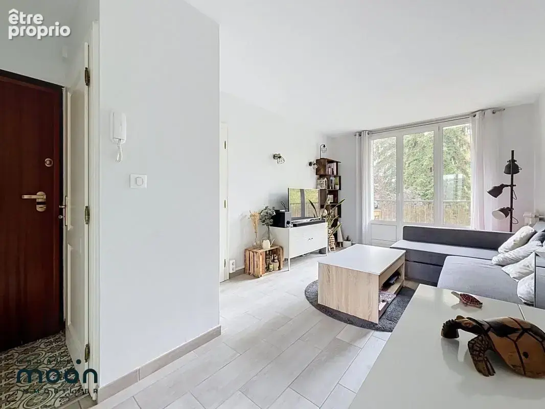 Oullins - Secteur Glacière Jomard - T3 55m2 - Balcon parking - photo 4