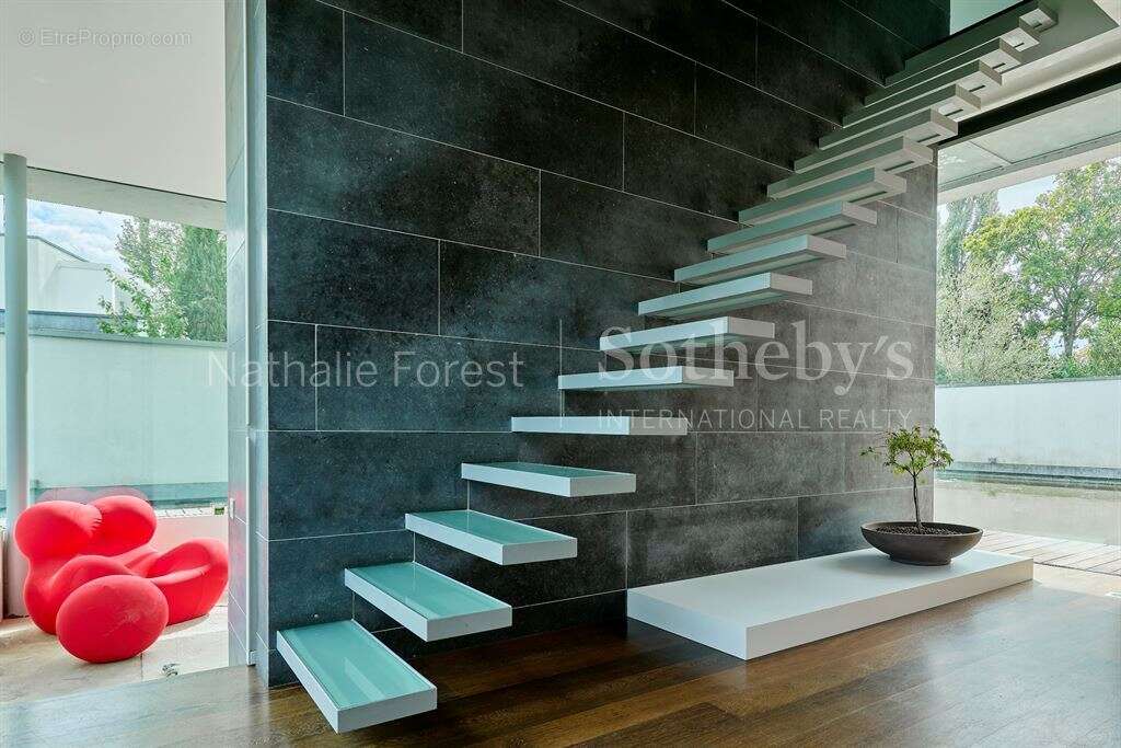 Exclusivité . Bondues  , Rare maison contemporaine sur 3800 m2 , 5 chambres,piscine extérieure. - photo 2