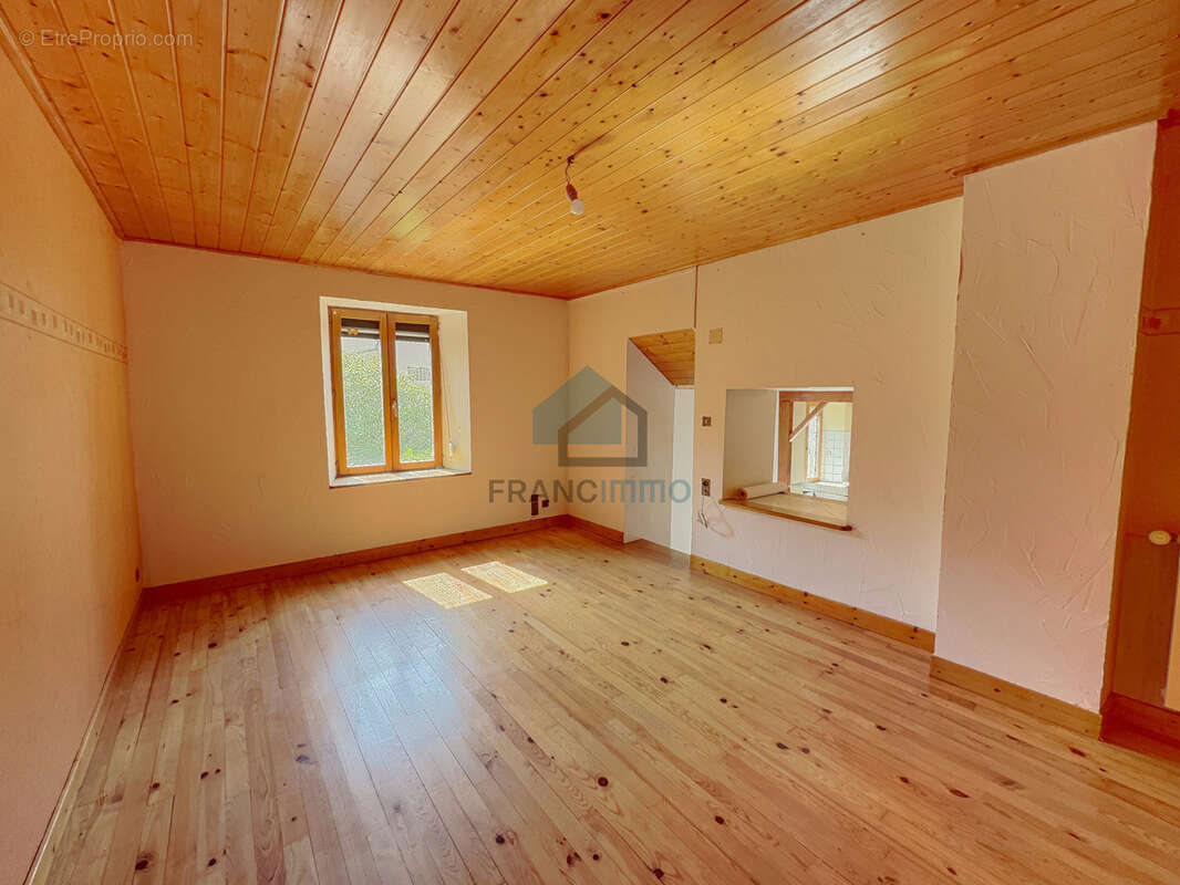 Appartement à PONT-DE-ROIDE