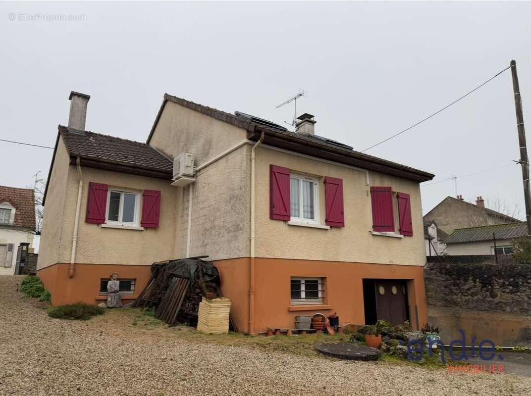 Maison 104 m² à Dompierre-Sur-Besbre  - photo 14