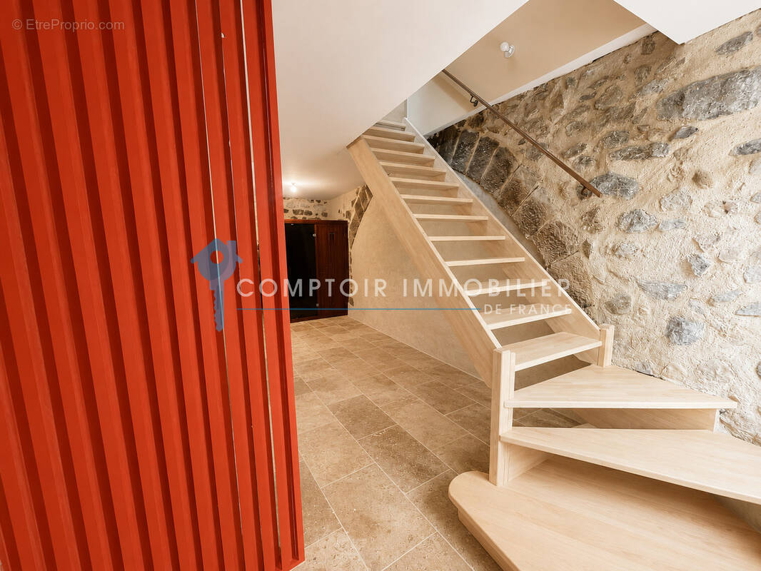 CLERMONT L'HERAULT - Maison de ville rénovée avec espace bien-être- Vendue meublée - photo 2