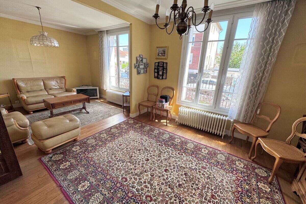 Maison à CHOISY-LE-ROI