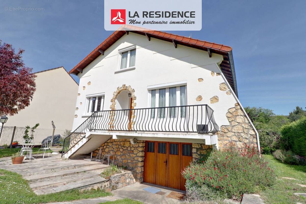 Maison à MAURECOURT