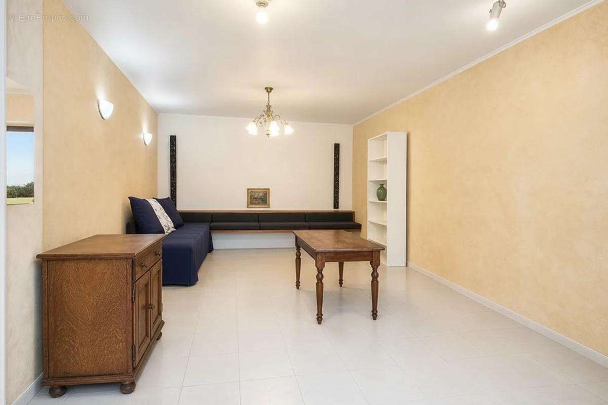 Maison F6 à Ville-sur-Yron avec jardin et garages - photo 11