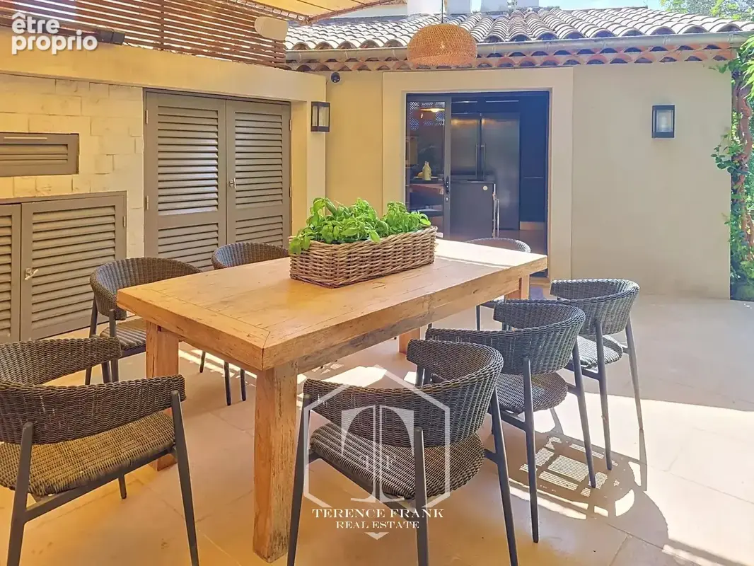 Villa de caractère – Plus de 240 m² – 5 chambres – Piscine – Jardin - photo 12
