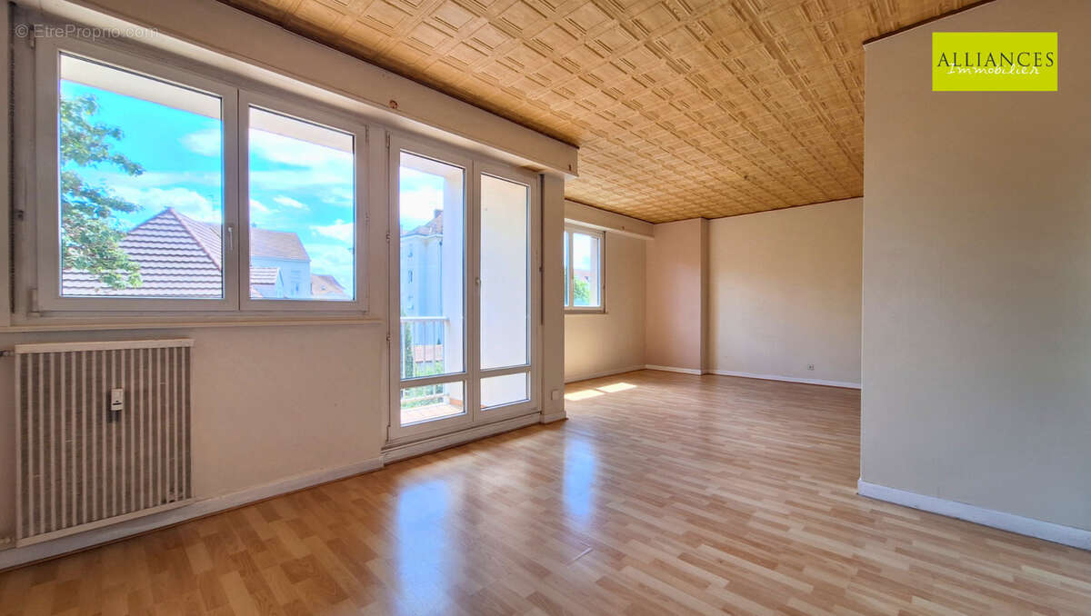 En vente à Mulhouse rue Spoerlin  : grand appartement de 88.22m2 avec 4 pièces et balcon - photo 4