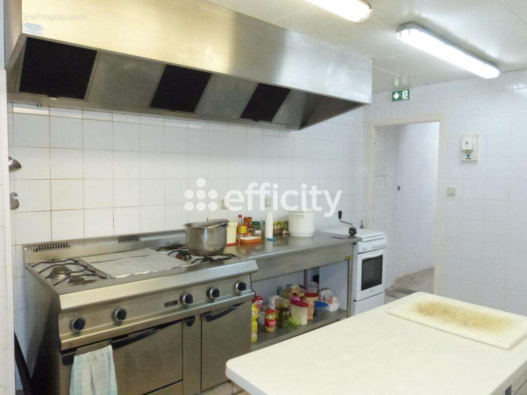 Commerce à LES MONTS-VERTS