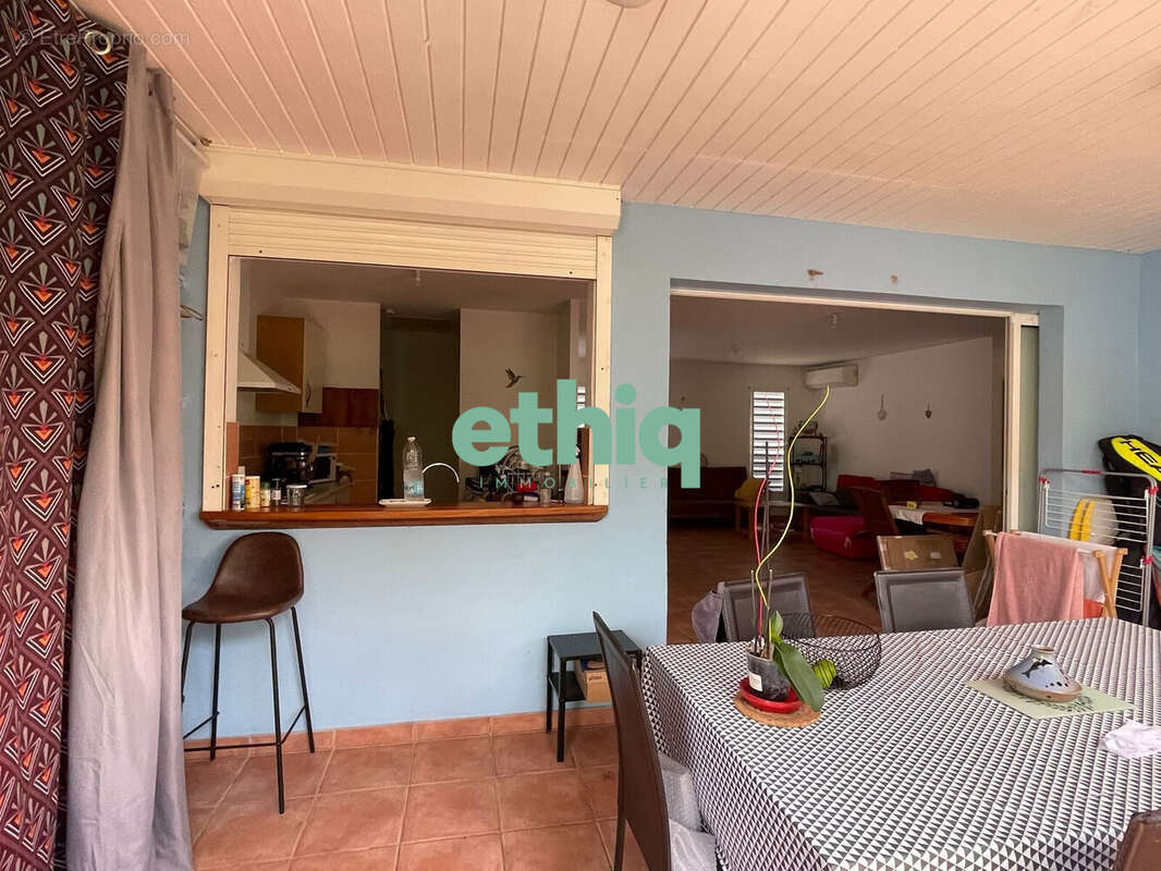 Maison à BAIE-MAHAULT