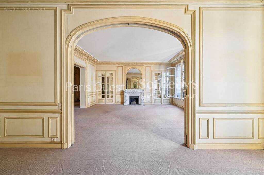 Appartement à PARIS-17E