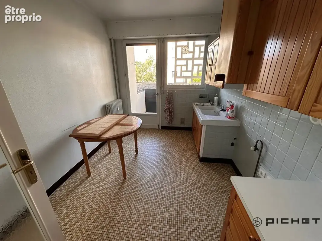 Appartement à rafraichir dans résidence recherchée / Garage et 2 balcons - photo 3