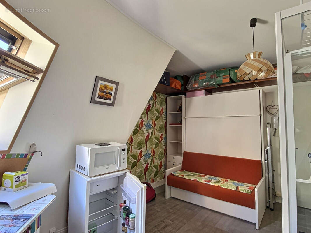 Paris 6e arrondissement - Quartier Rennes/Assas- Chambre de 12,56m2 au sol et 10,88m2 Carrez - photo 4