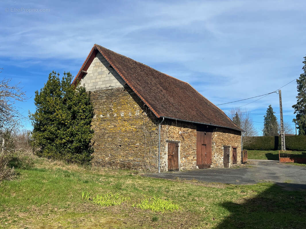 Maison à COUSSAC-BONNEVAL