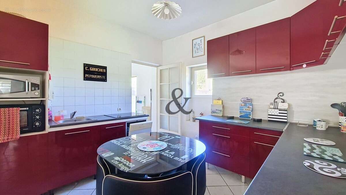 Maison 95 m² à La Chaussee-Saint-Victor  - photo 4