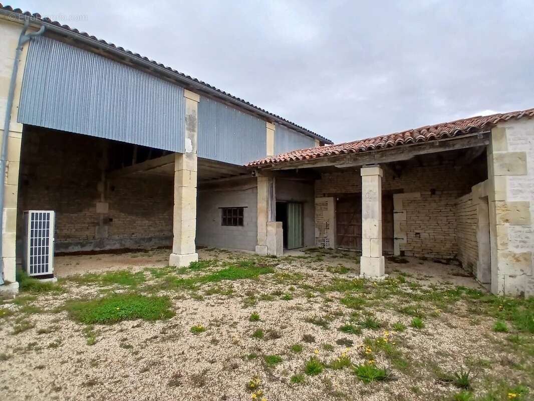 Maison à CHERVES-RICHEMONT