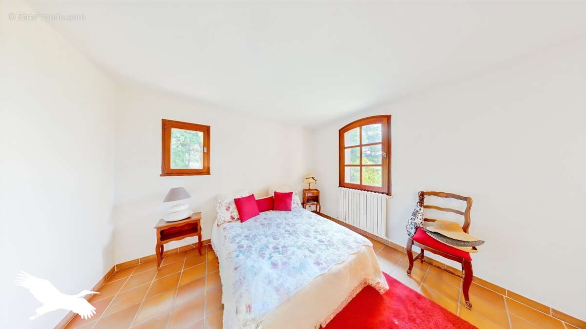 Maison à LA BASTIDE-DES-JOURDANS