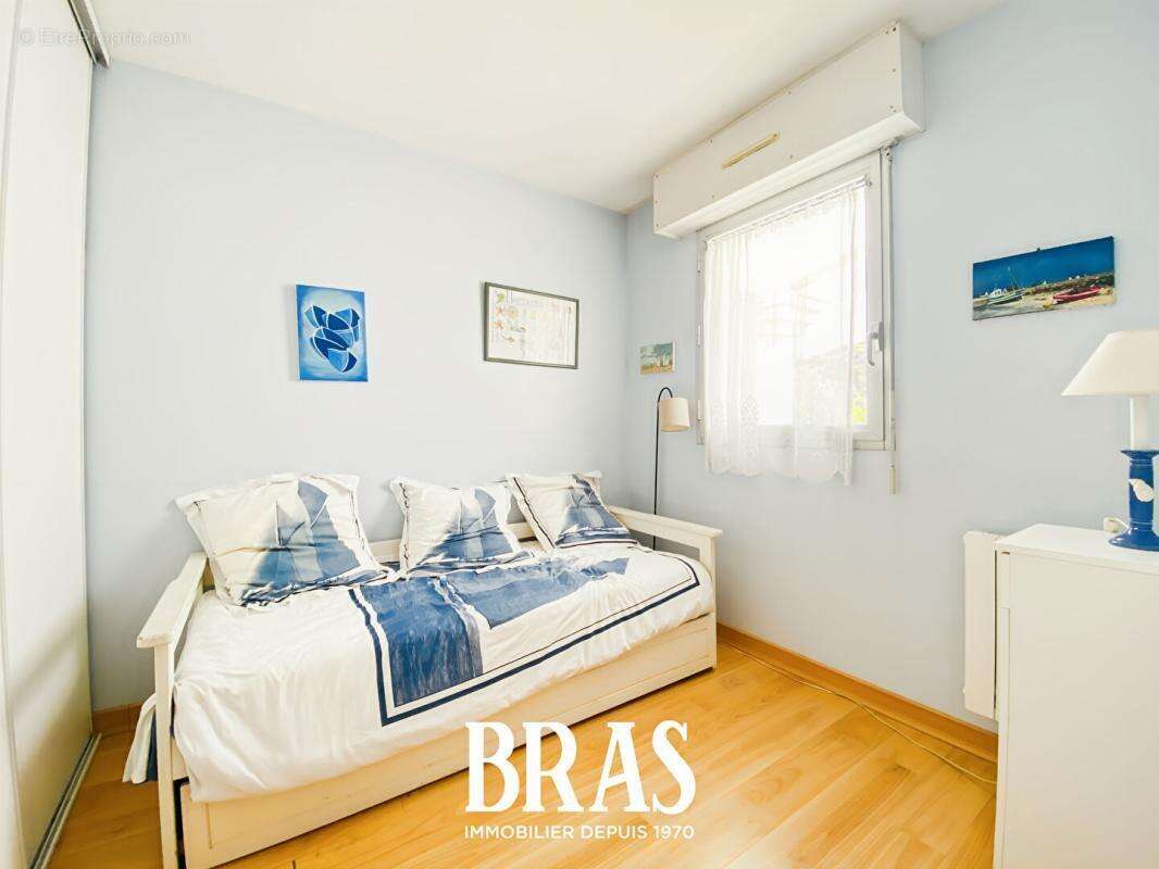 A vendre LA BAULE-LES PINS - 2 pièces - Dernier étage - Terrasse -Double parking - À 300 m de la plage - photo 4