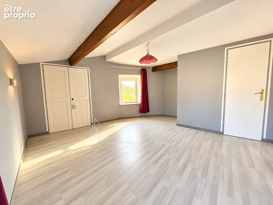 Grande bâtisse de caractère   Plus de 150 m2 habitables + seconde habitation d’environ 130 m2   Fort potentiel - photo 9