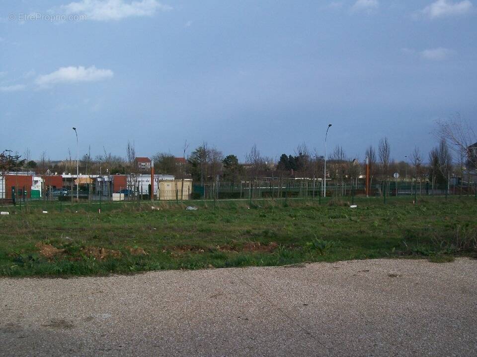 Terrain à BEAUVAIS