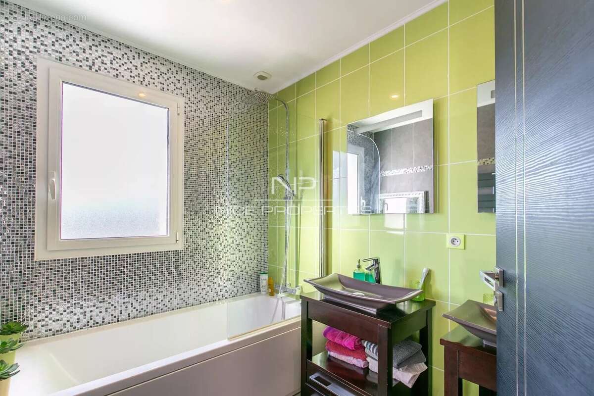 Maison à SAINT-LAURENT-DU-VAR