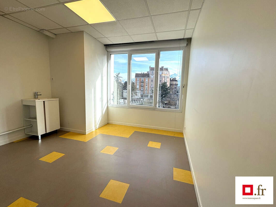 Commerce 71 m² à Grenoble  - photo 4