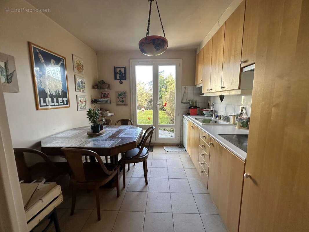 Maison à LE MESNIL-SAINT-DENIS